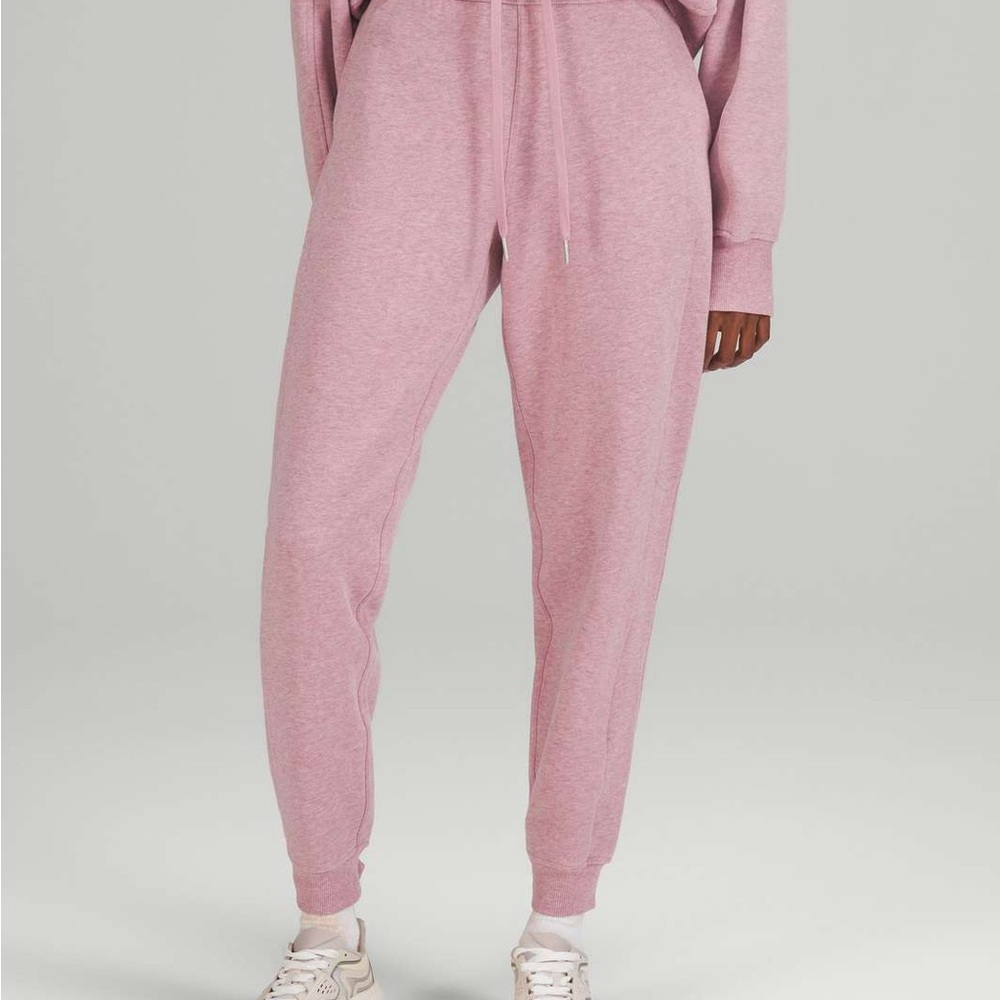Lululemon Scuba High-Rise Jogger 7/8
Length - Heathered Pink Taupe